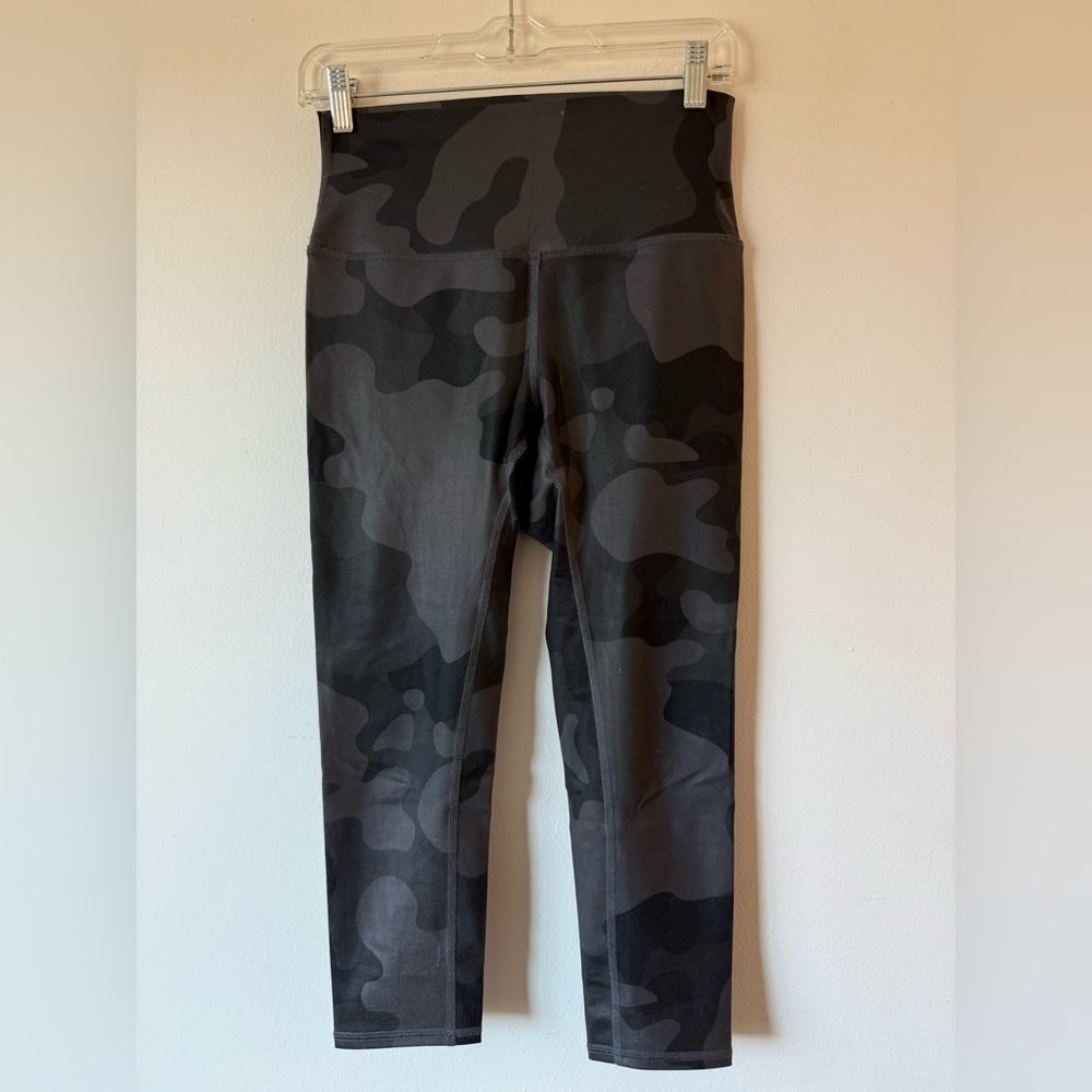 ALO Yoga Leggings in Black/grey Camo